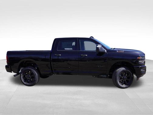 Diamond Black Crystal Pearlcoat 2026 RAM 2500 Big Horn Crew Cab 4x4 6'4' Box