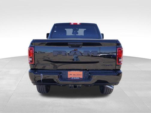 Diamond Black Crystal Pearlcoat 2026 RAM 2500 Big Horn Crew Cab 4x4 6'4' Box