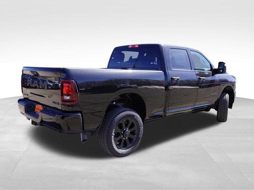 Diamond Black Crystal Pearlcoat 2026 RAM 2500 Big Horn Crew Cab 4x4 6'4' Box