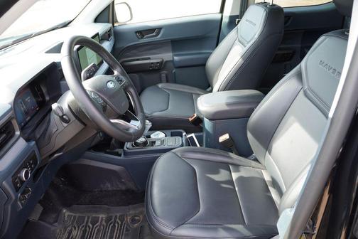 Shadow Black 2025 Ford Maverick Lariat