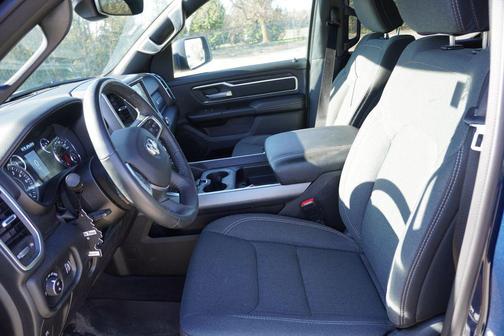 Patriot Blue Pearlcoat 2024 RAM 1500 Big Horn/Lone Star