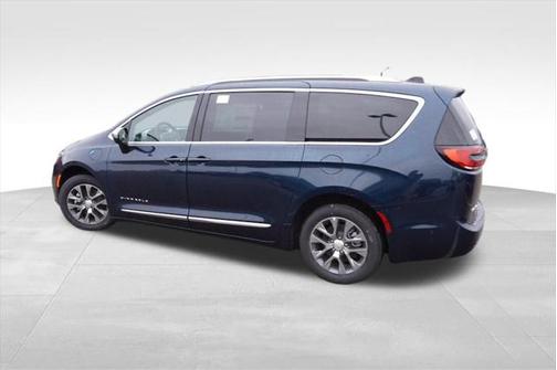 2025 Chrysler Pacifica L