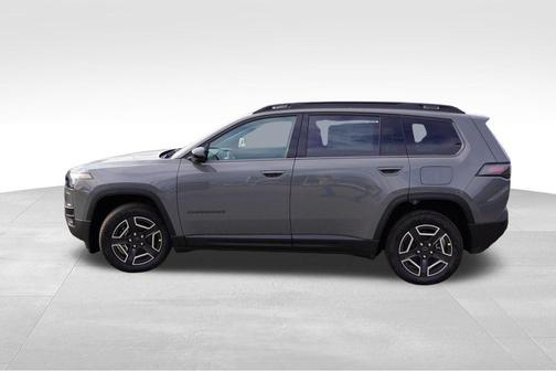 Sting-Gray Clearcoat 2026 Jeep Cherokee Laredo 4x4