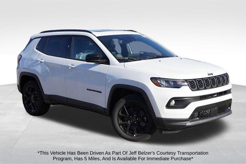 Bright White Clearcoat 2025 Jeep Compass Latitude