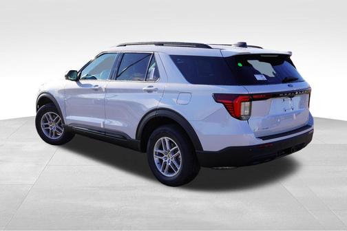 Space White Metallic 2026 Ford Explorer Active
