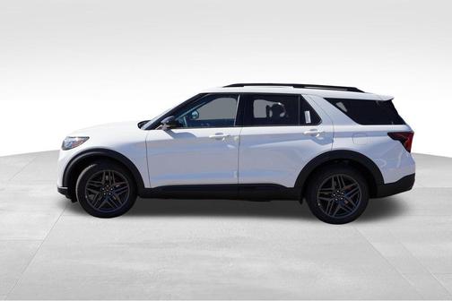 Star White Metallic Tri-Coat 2026 Ford Explorer ST