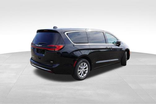 2025 Chrysler Pacifica L