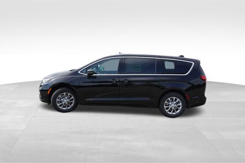 2025 Chrysler Pacifica L