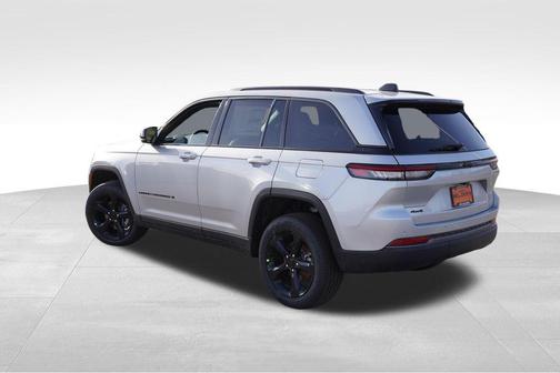 Silver Zynith 2026 Jeep Grand Cherokee Altitude