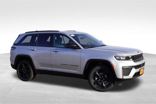 Silver Zynith 2026 Jeep Grand Cherokee Altitude