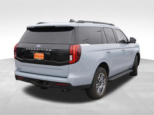 Glacier Gray Metallic TriCoat 2025 Ford Expedition Active