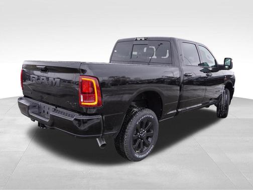 Diamond Black Crystal Pearlcoat 2026 RAM 2500 Laramie Crew Cab 4x4 6'4' Box