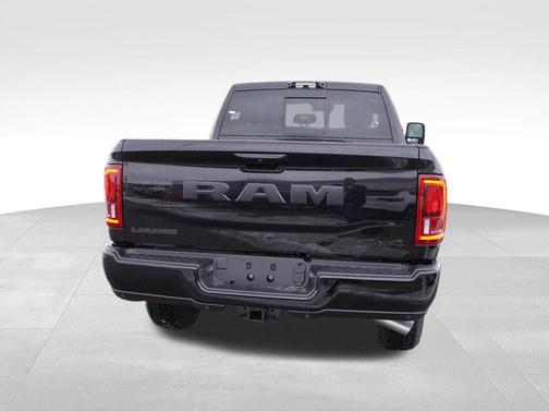 Diamond Black Crystal Pearlcoat 2026 RAM 2500 Laramie Crew Cab 4x4 6'4' Box