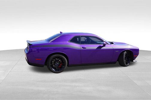 Plum Crazy Pearlcoat 2023 Dodge Challenger R/T