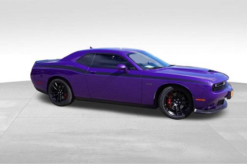 Plum Crazy Pearlcoat 2023 Dodge Challenger R/T