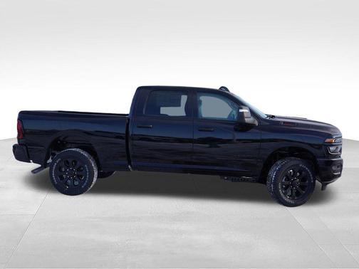 Diamond Black Crystal Pearlcoat 2026 RAM 3500 Big Horn Crew Cab 4x4 6'4' Box