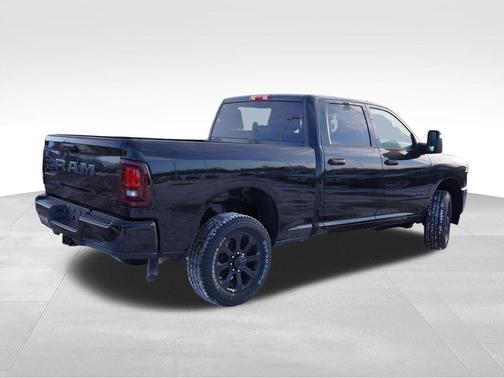 Diamond Black Crystal Pearlcoat 2026 RAM 3500 Big Horn Crew Cab 4x4 6'4' Box