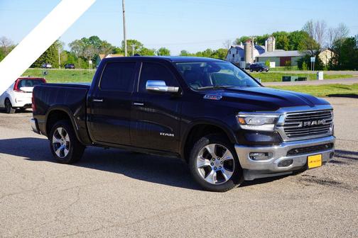 Diamond Black Crystal Pearlcoat 2020 RAM 1500 Laramie