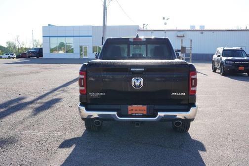 Diamond Black Crystal Pearlcoat 2020 RAM 1500 Laramie