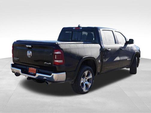 Diamond Black Crystal Pearlcoat 2020 RAM 1500 Laramie