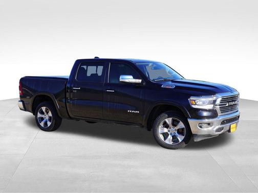 Diamond Black Crystal Pearlcoat 2020 RAM 1500 Laramie