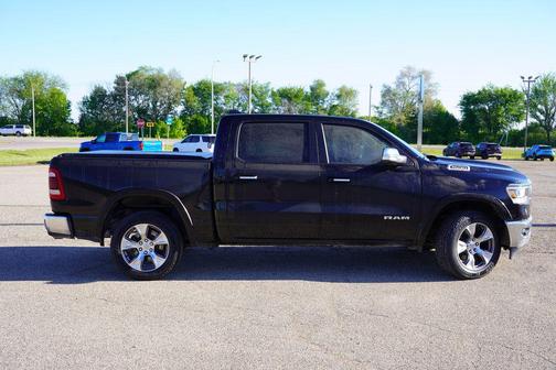 Diamond Black Crystal Pearlcoat 2020 RAM 1500 Laramie