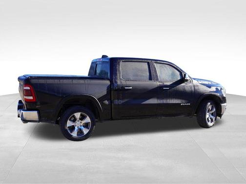 Diamond Black Crystal Pearlcoat 2020 RAM 1500 Laramie