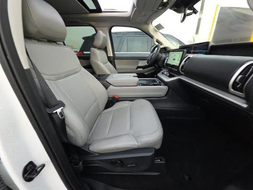 2025 Ford Expedition Max Active 4x4