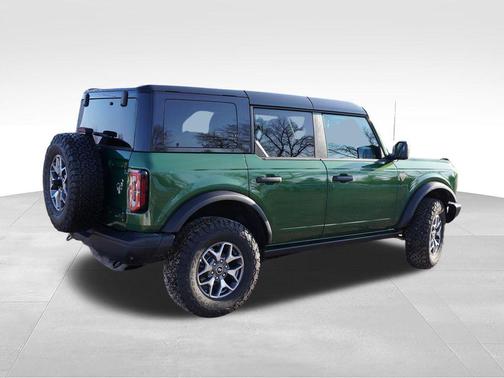 Eruption Green Metallic 2025 Ford Bronco Badlands
