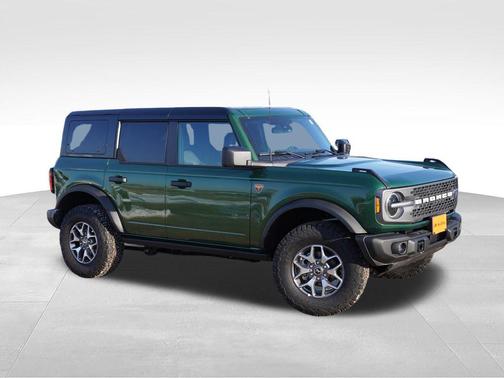 Eruption Green Metallic 2025 Ford Bronco Badlands