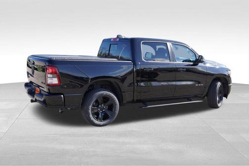 Diamond Black Crystal Pearlcoat 2024 RAM 1500 Big Horn/Lone Star
