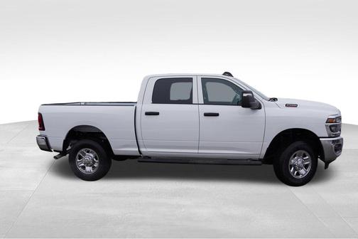2026 RAM 2500 Tradesman Crew Cab 4x4 6'4' Box