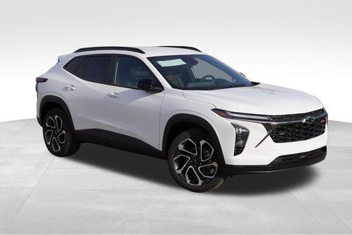 Summit White 2026 Chevrolet Trax FWD 2RS