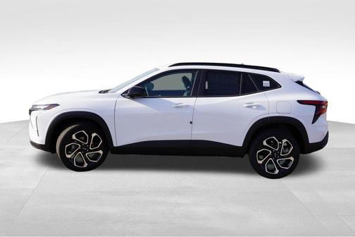 Summit White 2026 Chevrolet Trax FWD 2RS