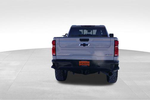 White Sands 2026 Chevrolet Silverado 2500 Crew Cab, Standard Bed, XR2, 4WD