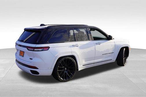 2022 Jeep Grand Cherokee Summit