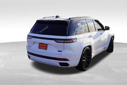 2022 Jeep Grand Cherokee Summit