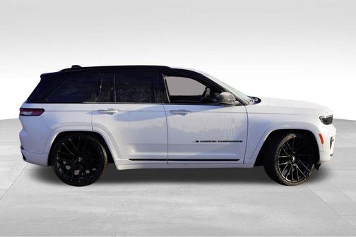 2022 Jeep Grand Cherokee Summit