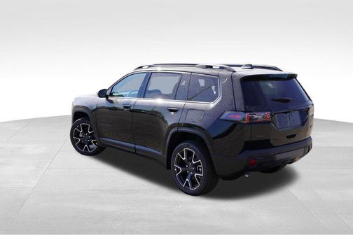 Diamond Black Crystal Pearlcoat 2026 Jeep Cherokee Overland