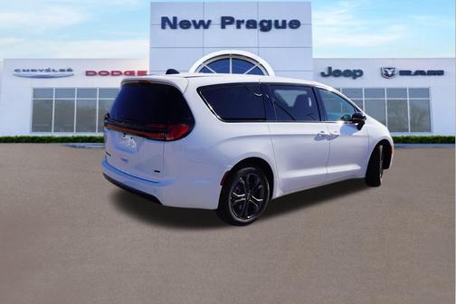 2026 Chrysler Pacifica L