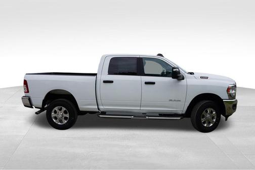Bright White Clearcoat 2024 RAM 2500 Big Horn Crew Cab 4x4 6'4' Box