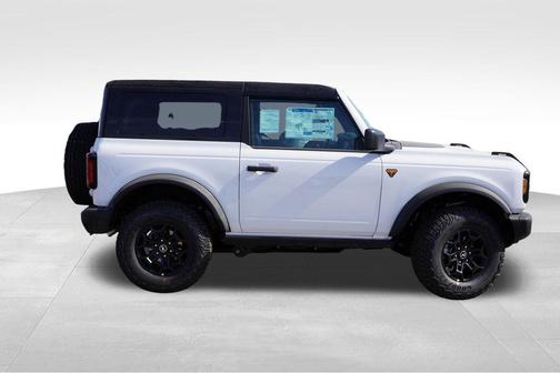 Oxford White 2026 Ford Bronco Badlands