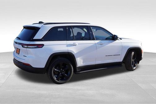 Bright White Clearcoat 2023 Jeep Grand Cherokee Limited
