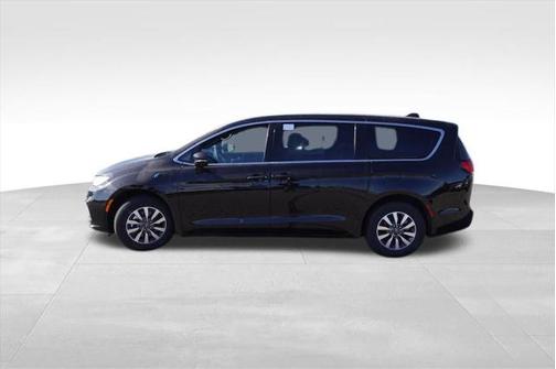 2025 Chrysler Pacifica Hybrid Select