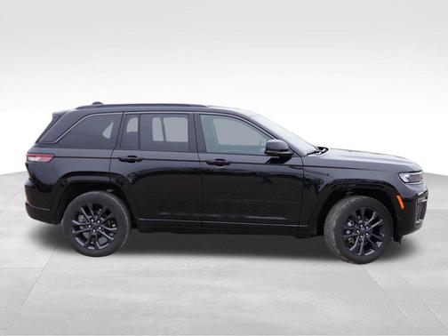 Diamond Black Crystal Pearlcoat 2026 Jeep Grand Cherokee Limited