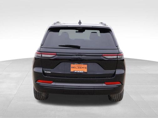 Diamond Black Crystal Pearlcoat 2026 Jeep Grand Cherokee Limited