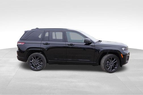 Diamond Black Crystal Pearlcoat 2026 Jeep Grand Cherokee Limited
