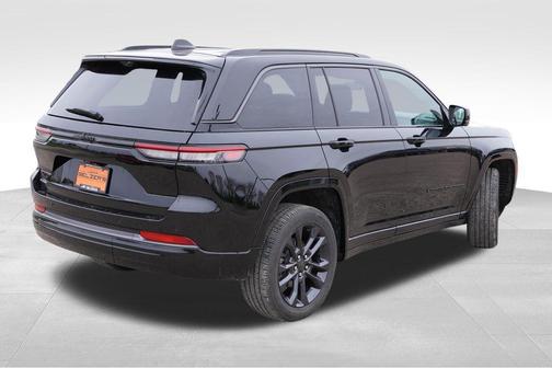Diamond Black Crystal Pearlcoat 2026 Jeep Grand Cherokee Limited