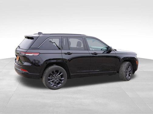 Diamond Black Crystal Pearlcoat 2026 Jeep Grand Cherokee Limited