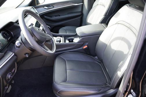 Diamond Black Crystal Pearlcoat 2026 Jeep Grand Cherokee Limited